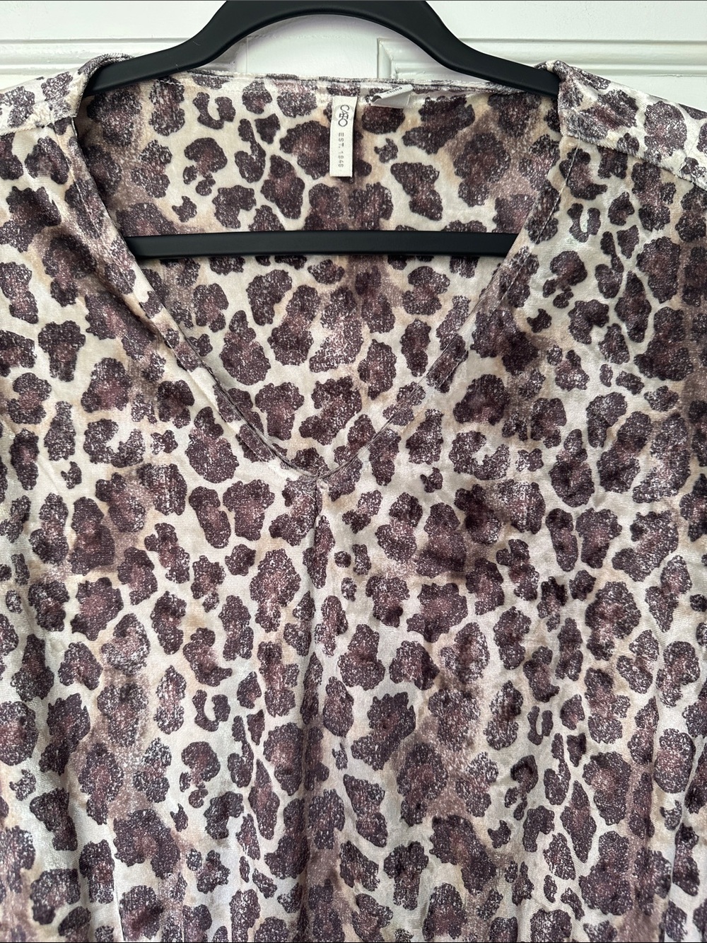 Cato Brown & White Leopard-Print V-Neck Velvety Tunic Top Size XL - Picture 3 of 15